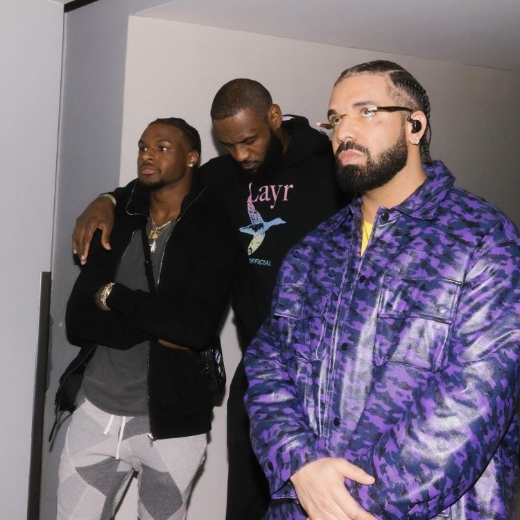 Drake：跟我一起上台的绅士是勒布朗在没人相信我时他就曾支持我