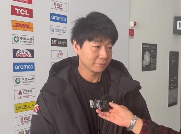 邱彪：今晚的比赛还是从防守做起赵睿可能有一点轻微的骨头损伤