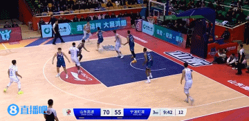 百步穿杨！罗凯文第三节连中三记三分目前三分11中8