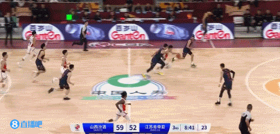 魔术师会飞！施韦德追防钉板大帽崔晓龙