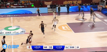 真有劲啊！张宁持球强突张镇麟对抗打板上篮得手