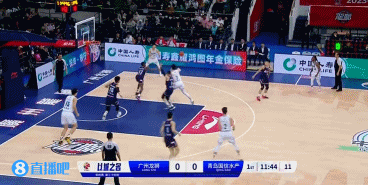 杨瀚森开场面对焦泊乔勾手命中焦泊乔之后大帽杨瀚森回敬
