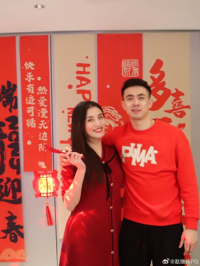 赵继伟晒喜庆迎春照：2024欢天喜地过大年祝大家新年快乐