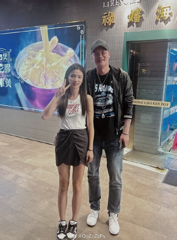 好久不见！沈梓捷女友晒与朱芳雨的合照：上一次是2019