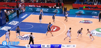 毫厘不差！坎普抢到前场篮板补篮压哨打中