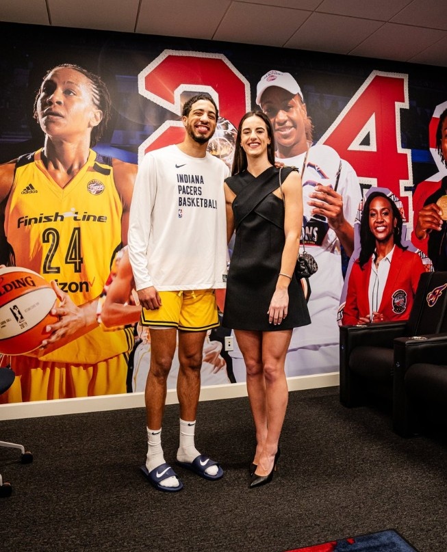 俊男靓女！哈利伯顿迎接WNBA状元凯特琳克拉克的到来