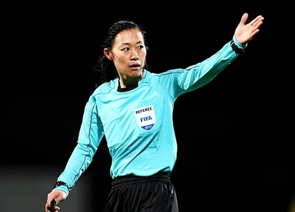 亚洲杯首位女主裁！日本女裁判山下良美执法澳大利亚vs印度