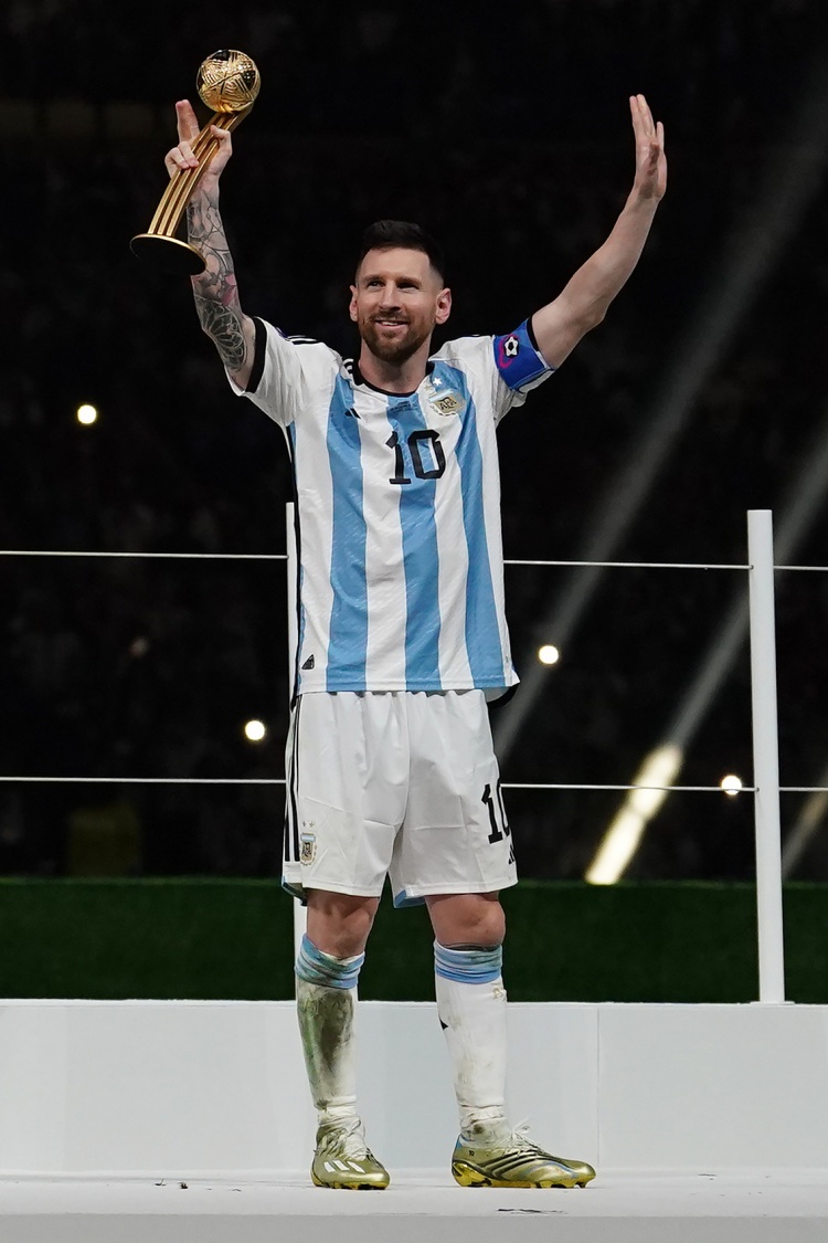FIFA列今年可能打破的纪录：梅西7获世界足球先生&C罗国家队200胜