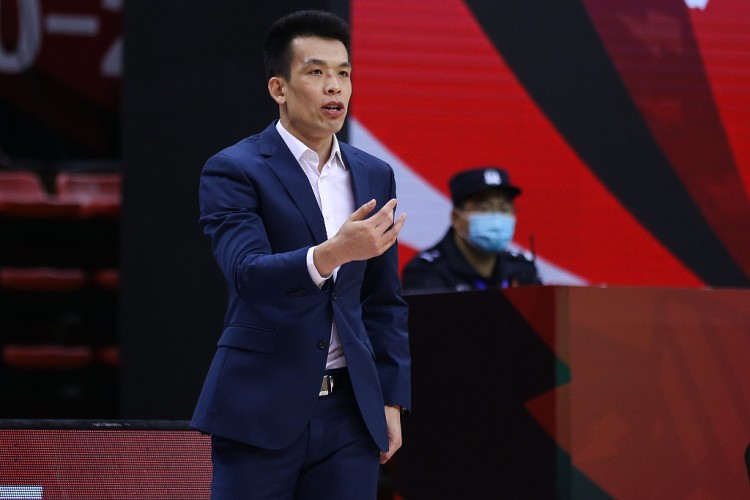 媒体人：解立彬指导是主动请辞 确实也有健康方面的考虑