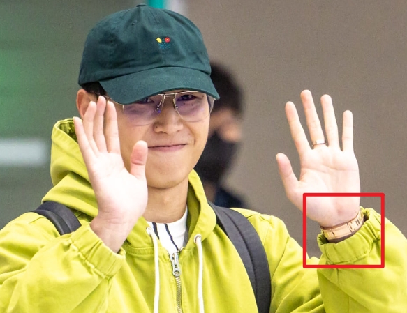 李刚仁被拍戴着劳力士18K玫瑰金腕表，起价6200万韩元
