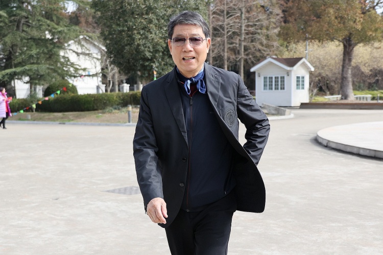 徐根宝回应网友呼吁出任足协主席：我有能力，但当领导可能不行