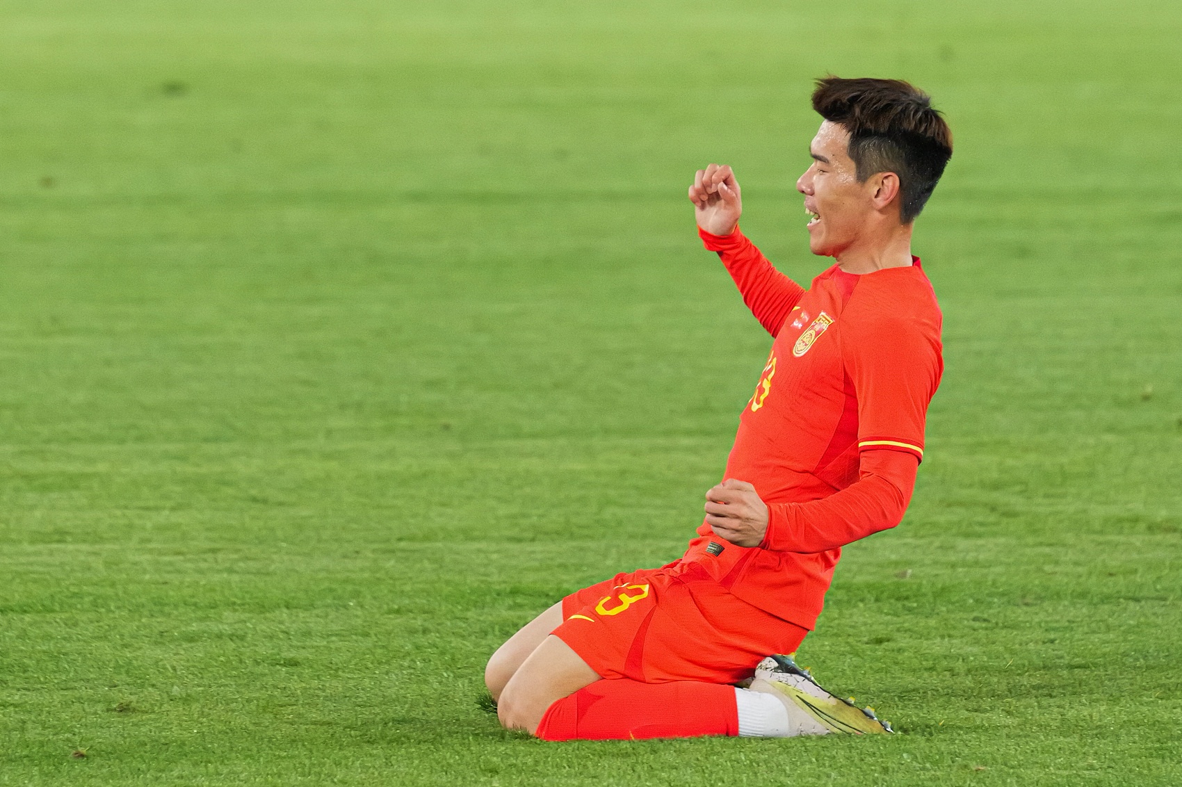 津媒：王秋明伤愈回归国足训练很投入，逐步将状态拉起来