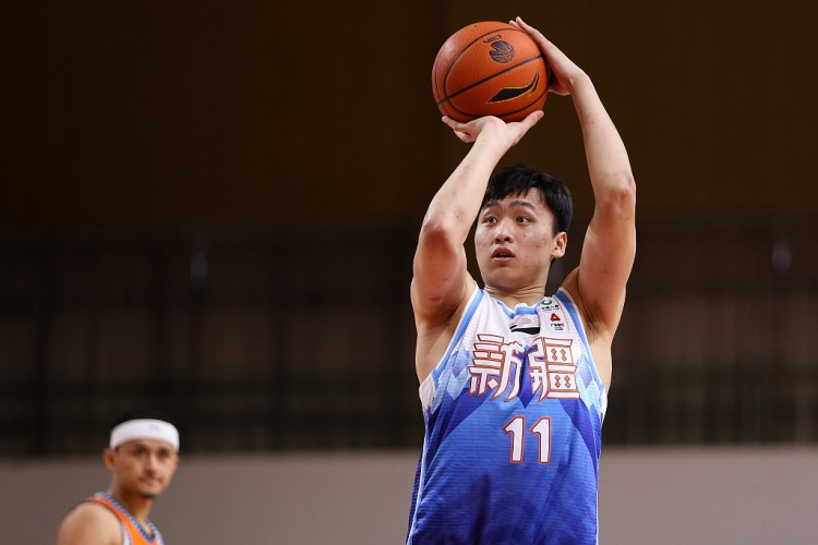能里能外！齐麟半场11中6&三分4中2 独得17分助队领先