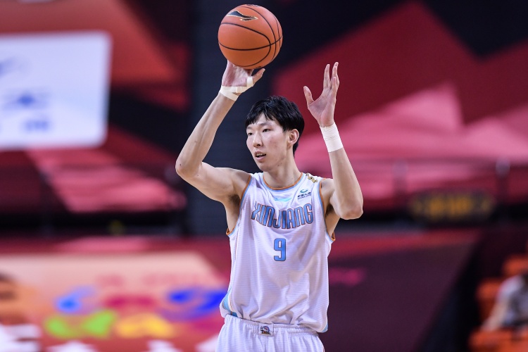 新疆男篮与周琦矛盾始末 对标NBA的“标准版合同”究竟标不标准？