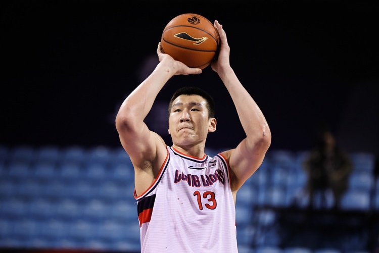 翻江倒海！李炎哲半场10投7中得19分6板2帽
