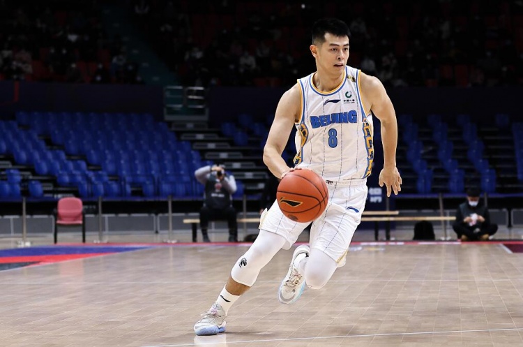 稳定发挥！方硕7中3贡献14分9助 正负值+17