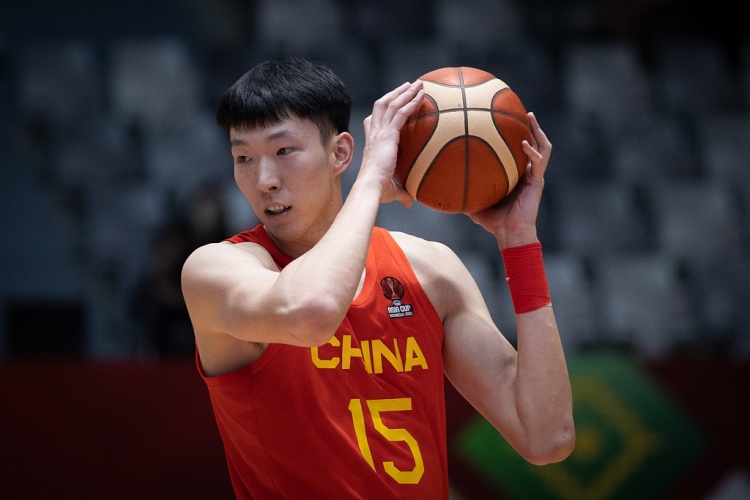 平安到达！周琦晒照定位中国香港机场 男篮即将开打世预赛