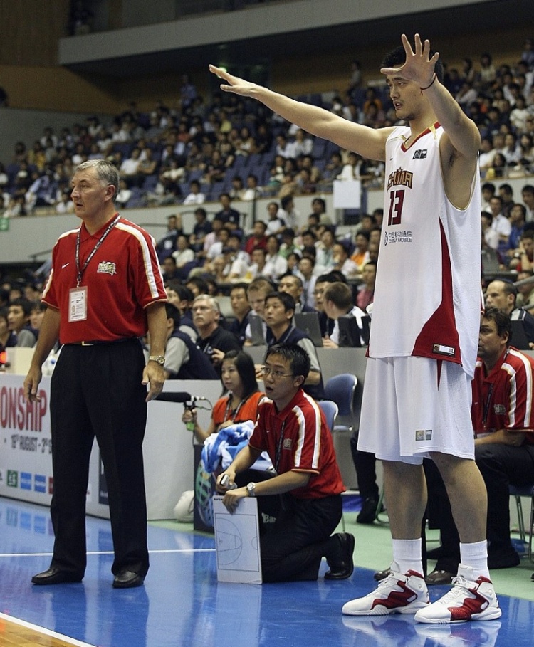 FIBA官网介绍姚明：中国男篮历史最伟