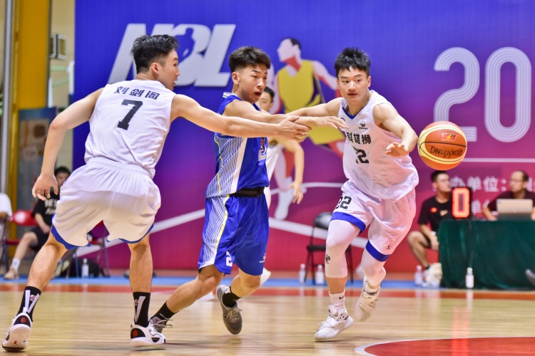 媒体人：篮协召开了紧急会议 接下来会努力说服NBL俱乐部参赛