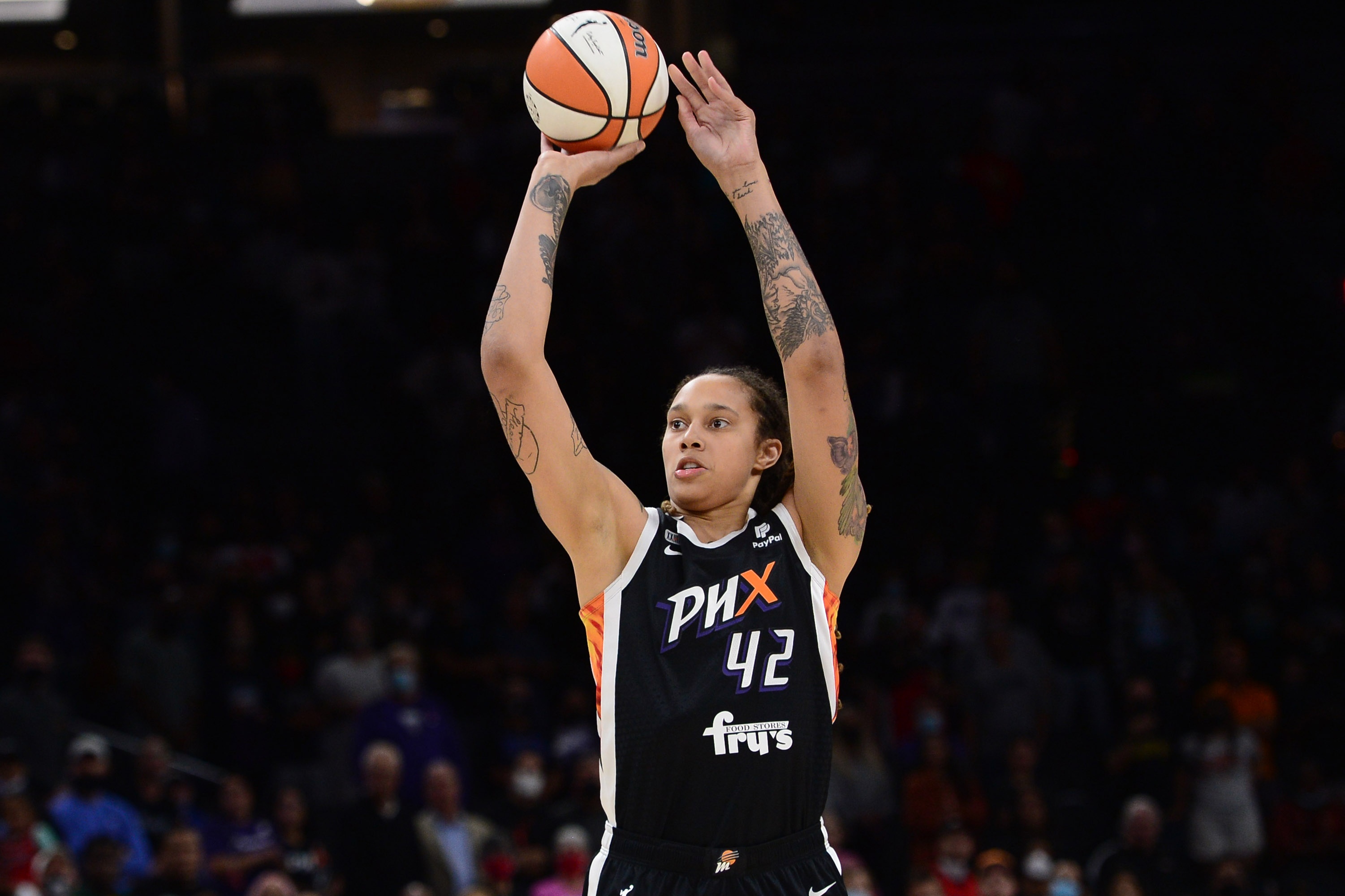 美记：WNBA巨星格里娜1年16.5万重返菲尼克斯水星
