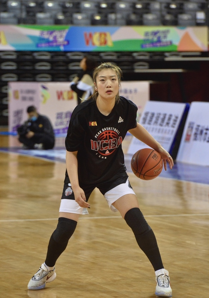 攻防俱佳！李梦12中7砍全队最高22分外加7助2断1帽