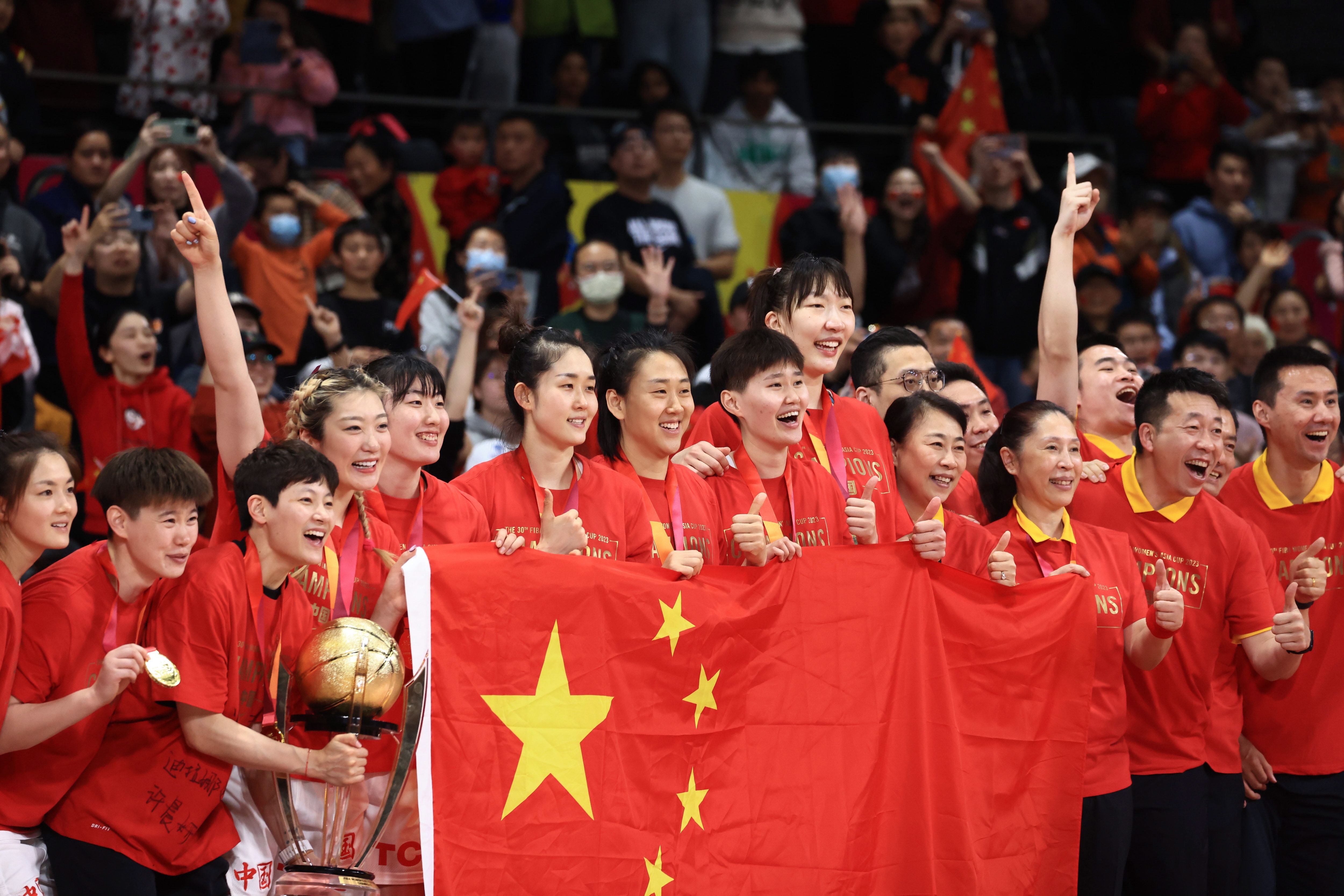 媒体人：中国女篮训练馆里的日本女篮夺冠照在2019年4月就已摘掉