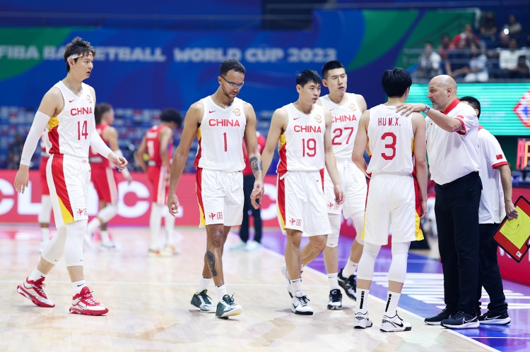 王健：中国男篮的3个对手都拿到奥运门票不知道我们还需等待几年