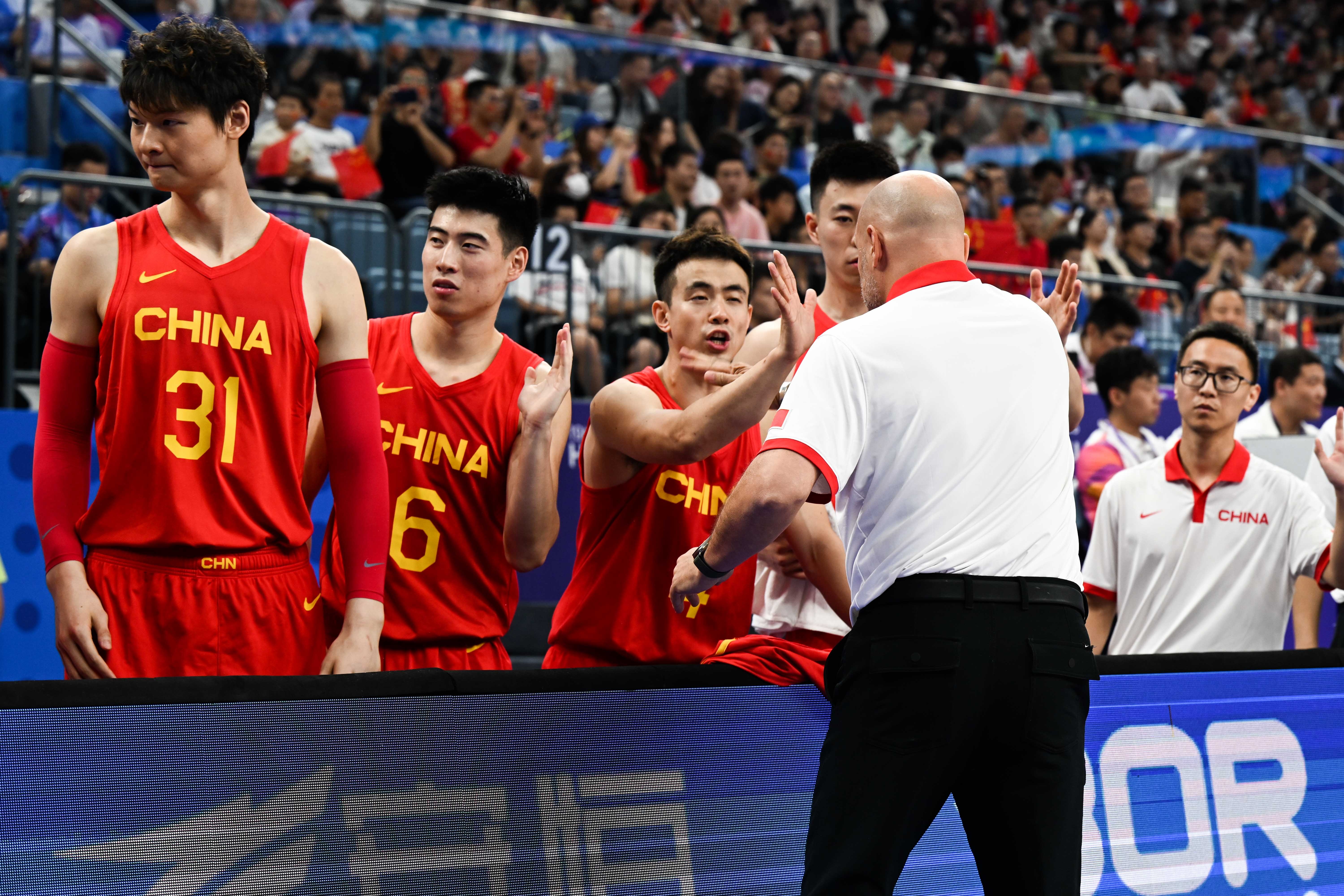 马健：中国男篮需大手术他们表现糟糕责任根本不可能1个人承担