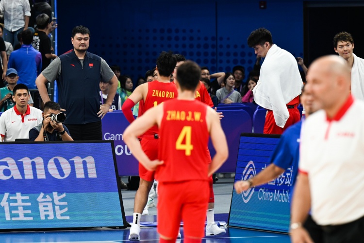 媒体人：中国男篮明明是弱队&想进奥运会但就是不愿意多出去比赛