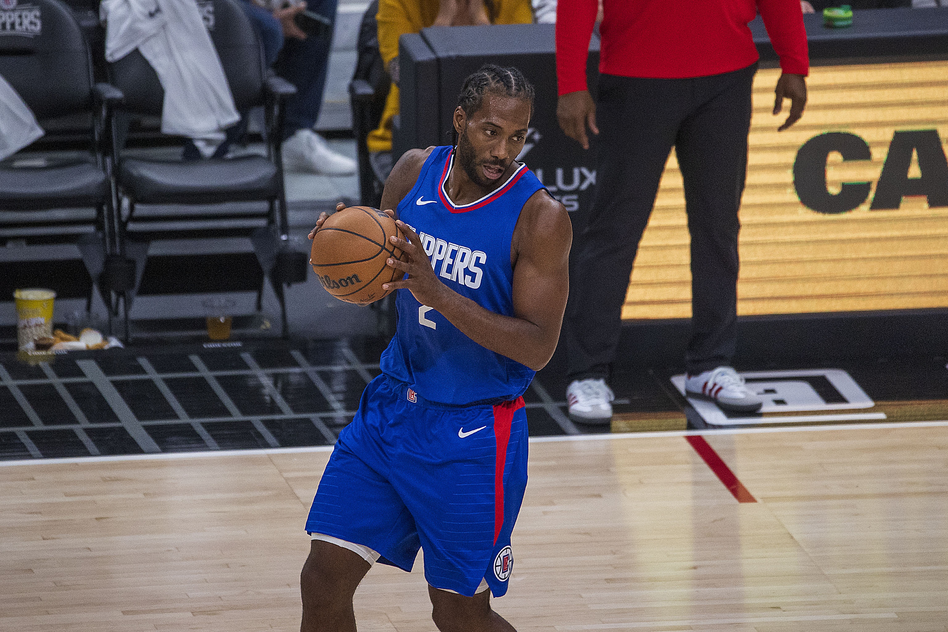 不受伤病影响！莱昂纳德17中12拿下27分5篮板
