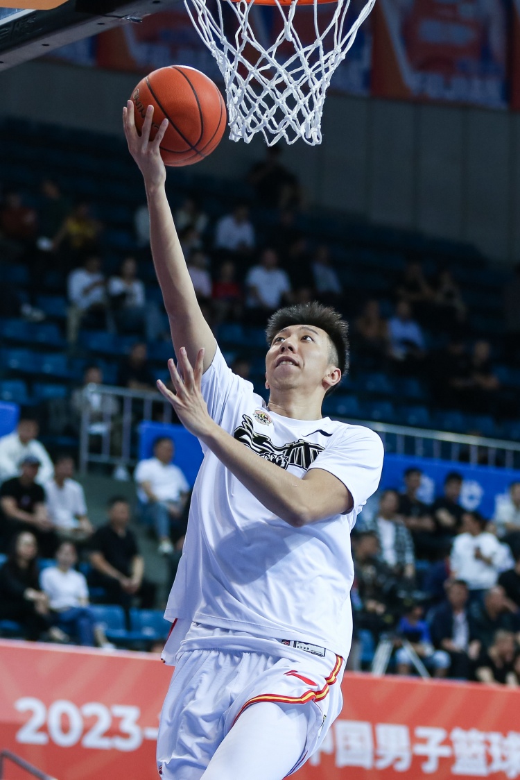 全能表现！丁皓然半场7中4拿到11分3板4助