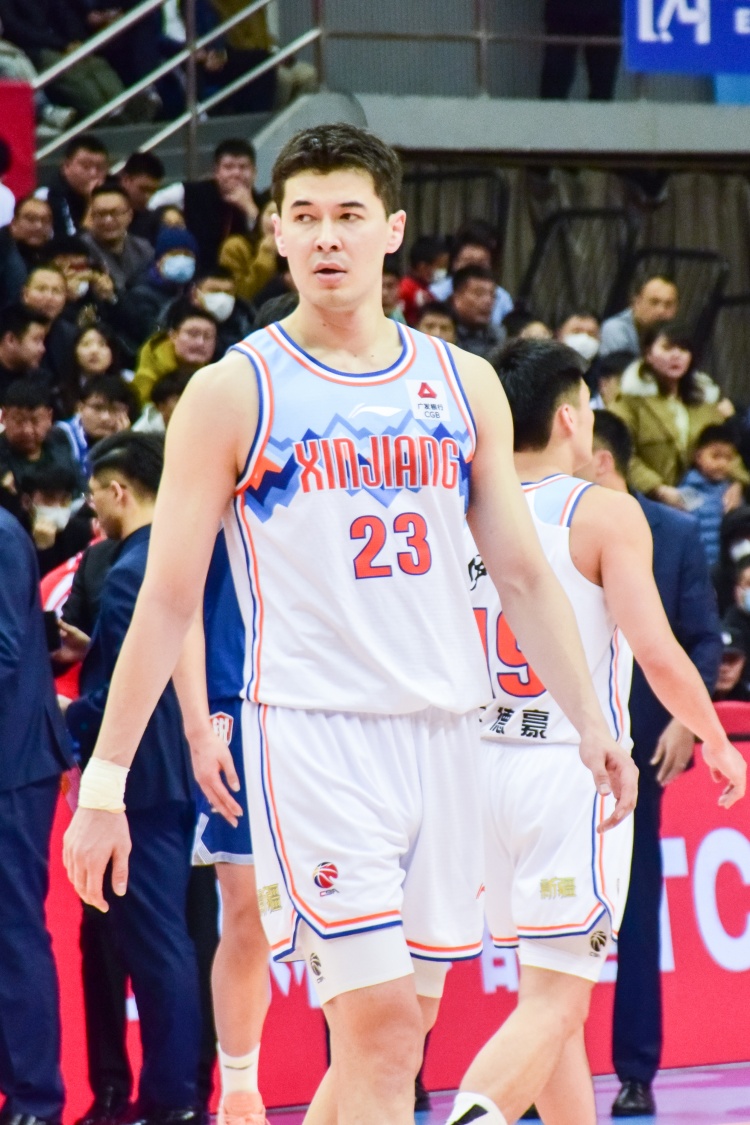 常规赛MVP！媒体人：铸就阿不都沙拉木的不是磨难是那颗强大的心