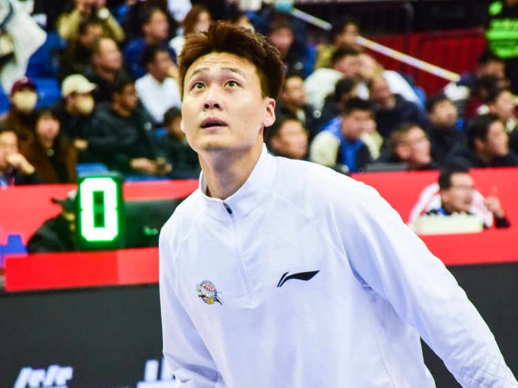 复出！新疆男篮大名单：缺席4个多月的赵睿在列本赛季仅打过9场