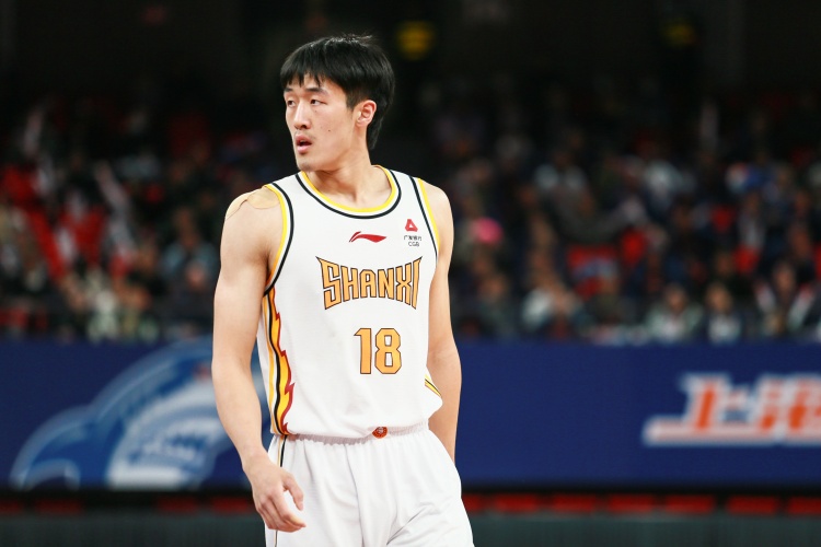 手感不佳！韩霈瑜11投仅2中拿到4分13板正负值27最低