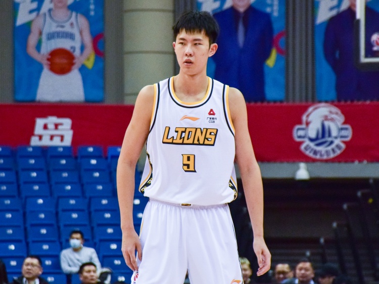 失去准心！赵嘉仁18投仅5中&三分13中4拿到20分6板正负值18