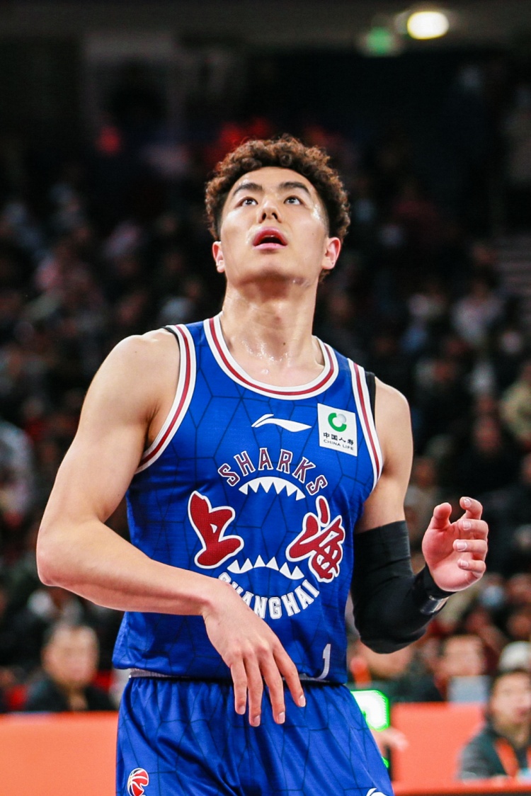 第四掌骨骨折！李添荣：14天后拆线我想打球