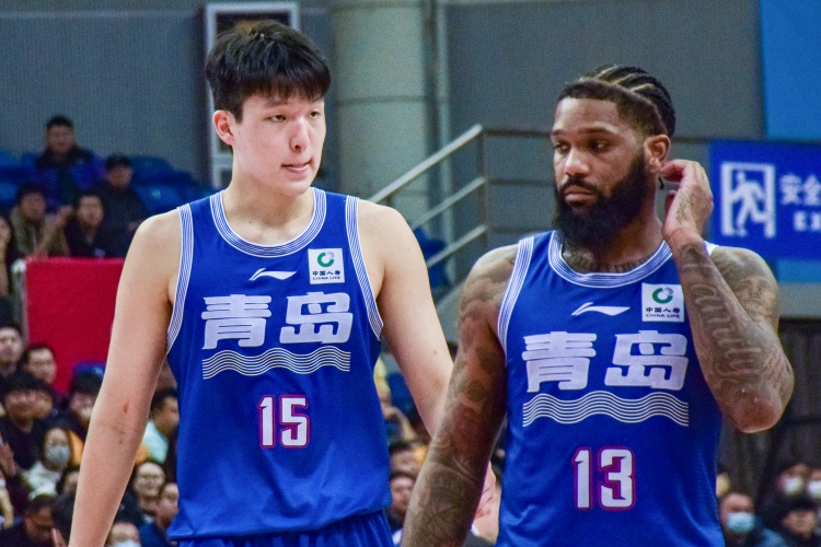 杨瀚森在新生代中锋对决中占绝对上风哼指导率队击败老东家