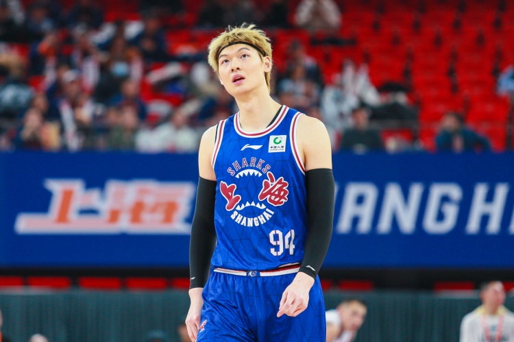 中规中矩！王哲林全场16中7贡献18分9篮板2助攻2盖帽