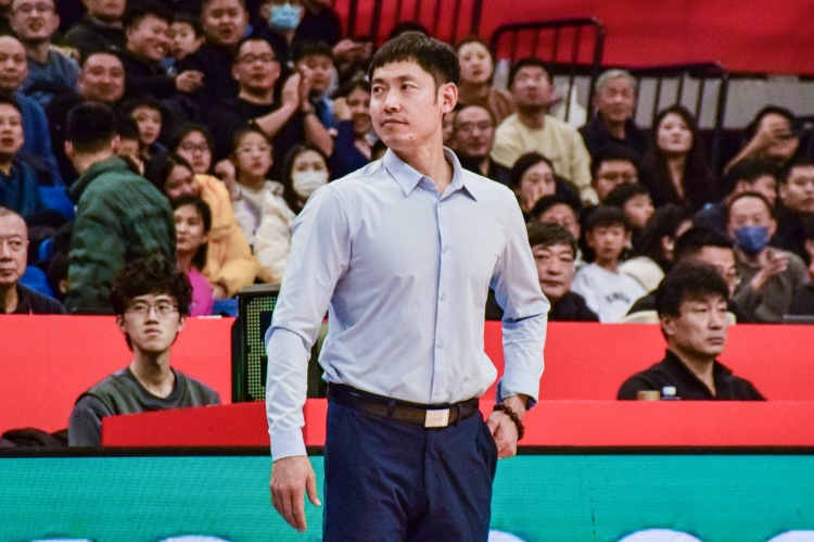 张庆鹏：天津在一点点的改变希望球员通过努力去赢得更多的球迷