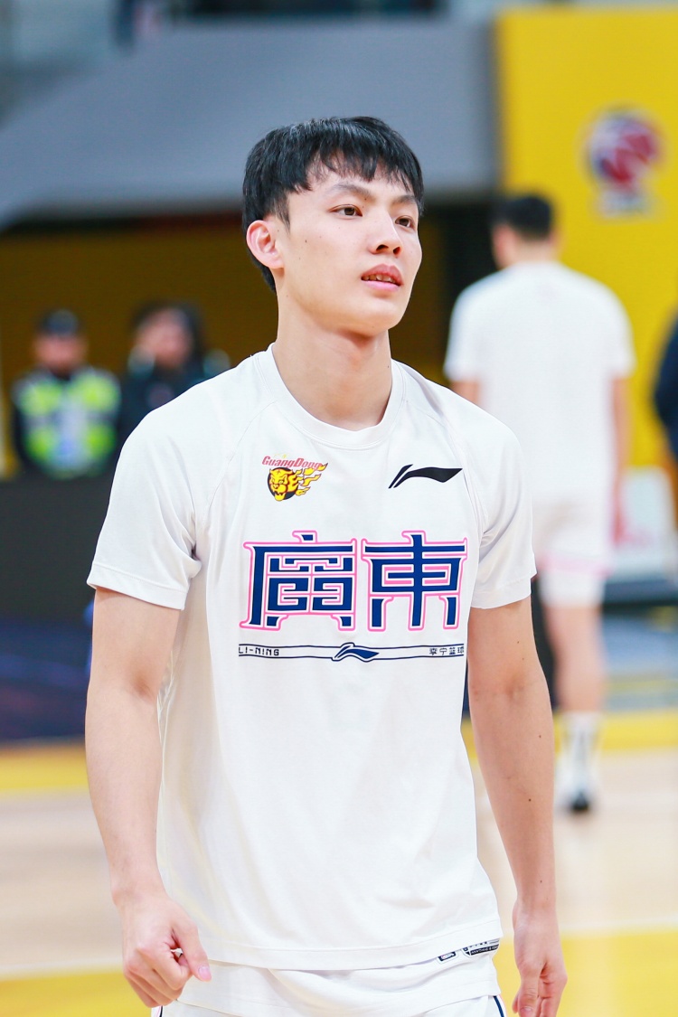 青岛队记：青岛男篮后场太需要徐杰这样的发动机了