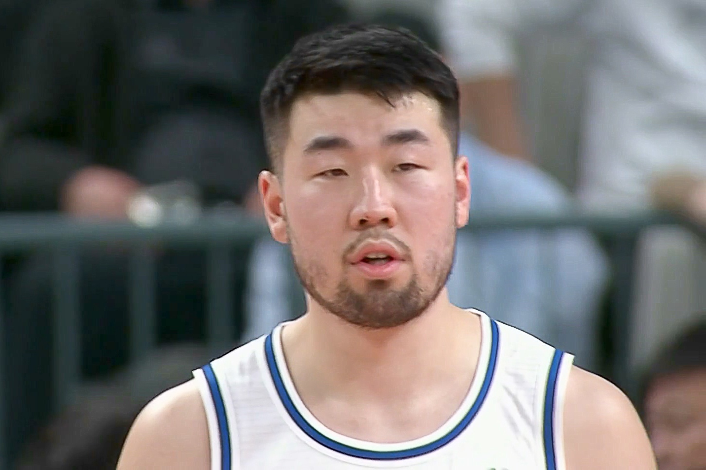 替补高效！王泉泽18分钟8中7得到15分5篮板