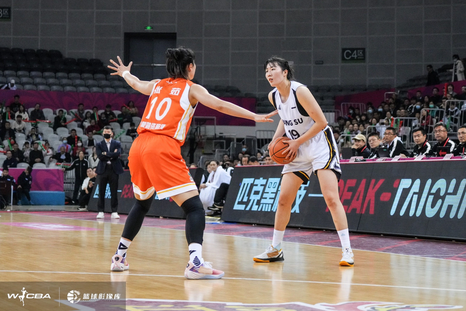 不在状态！罗欣棫手感冰凉全场10中1&三分3中0仅拿4分正负值24