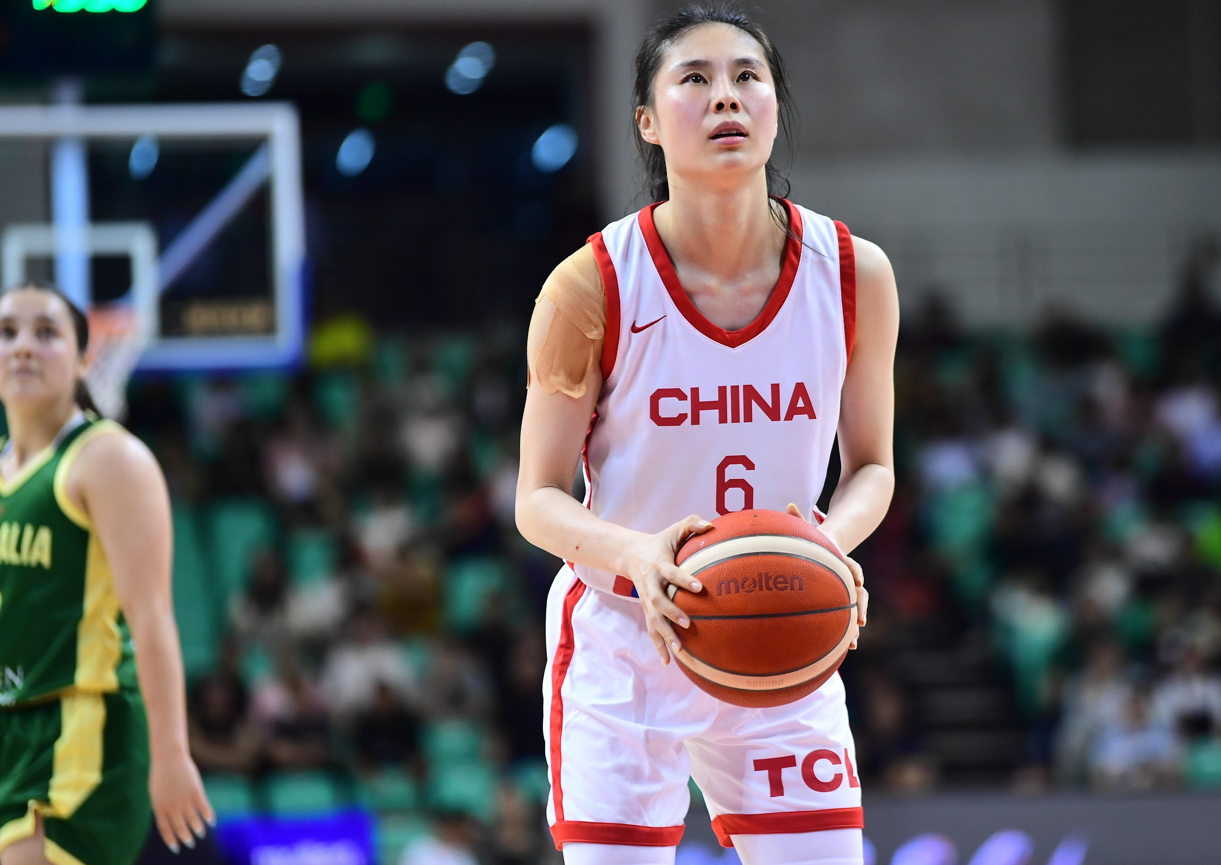得练！中国女篮全场罚球26中16命中率61.5%