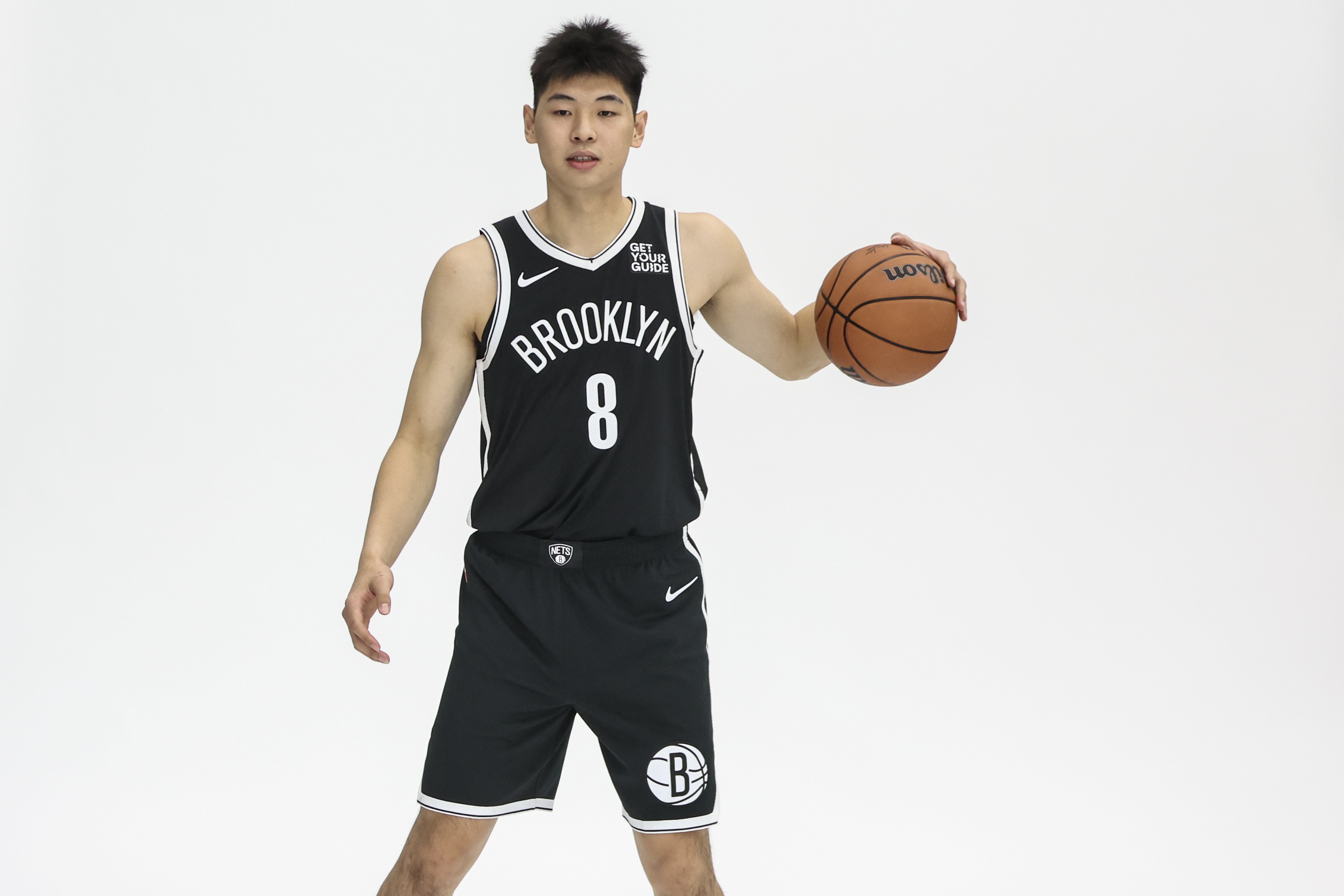 新京报：即将迎来NBA季前赛首秀崔永熙的挑战刚刚开始