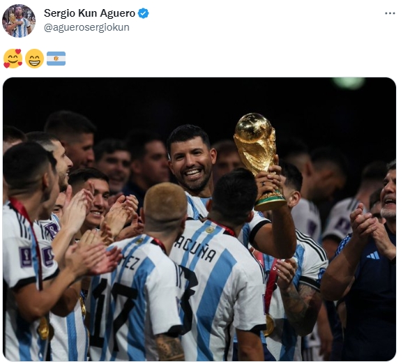 阿圭罗社媒晒照纪念阿根廷夺冠一个月：