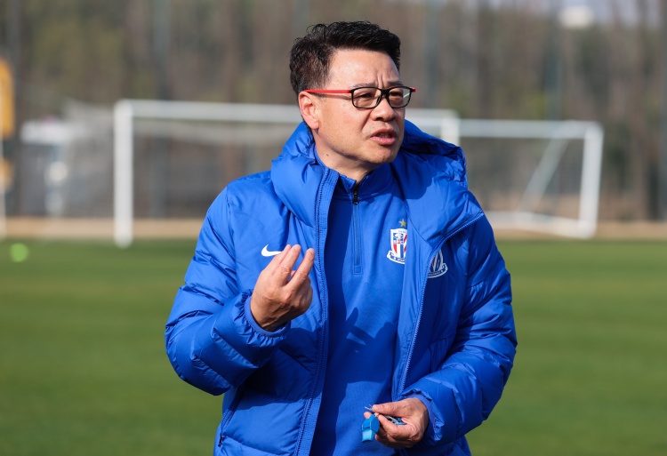 媒体人：申花第五外援仍在等对方俱乐部放行，但也在联系其他人选