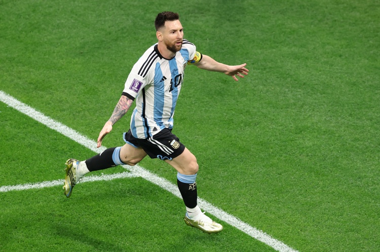 阿根廷输掉世界杯首战后进8强，上次
