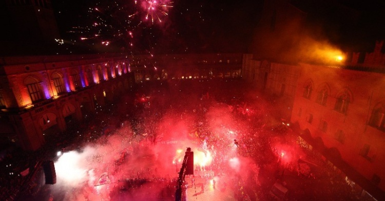 博洛尼亚举行盛大游行，庆祝下赛季进入欧冠