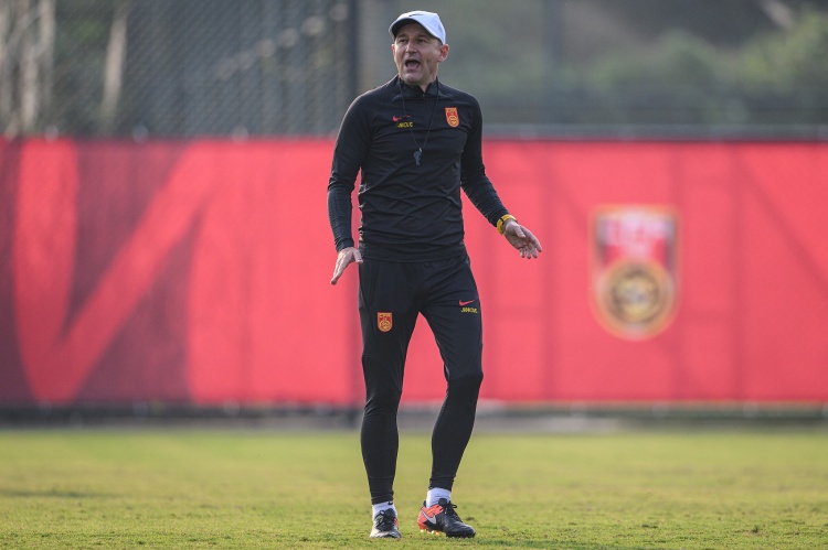 媒体人：国足对阵广州城与深足的热身赛均取消