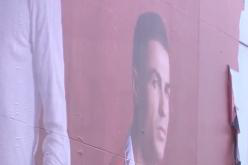 曼晚：梦剧场外的C罗巨幅海报原定本周拆除 与他的采访无关